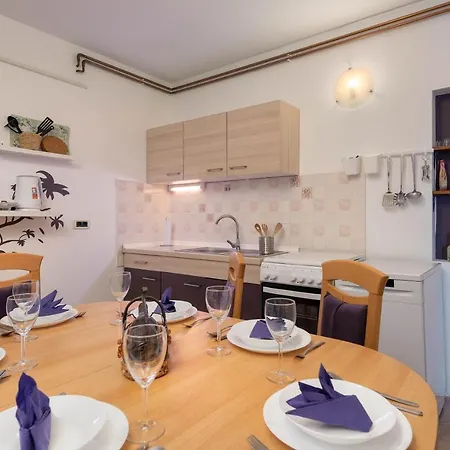 Apartment Oliva With Swimming Pool Poreč