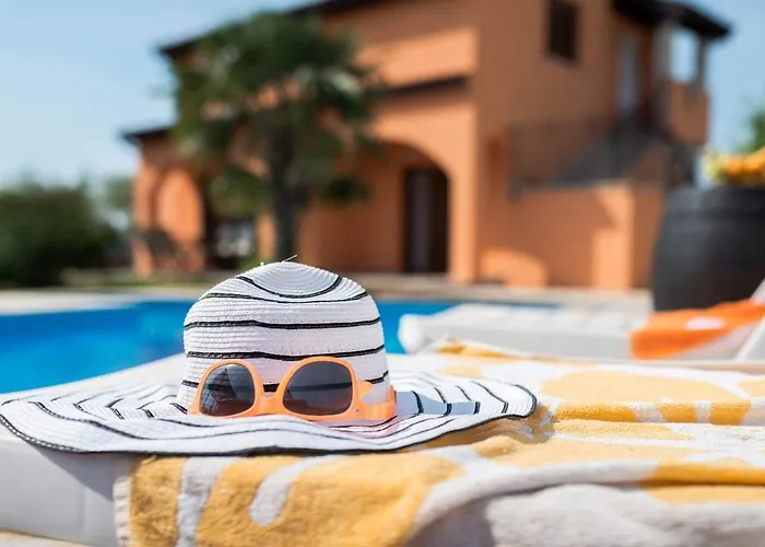 Oliva With Swimming Pool * Πόρετς