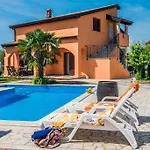 アパート Oliva With Swimming Pool *