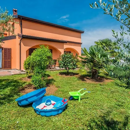 Oliva With Swimming Pool Apartman
