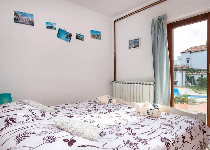 Oliva With Swimming Pool Apartment Poreč